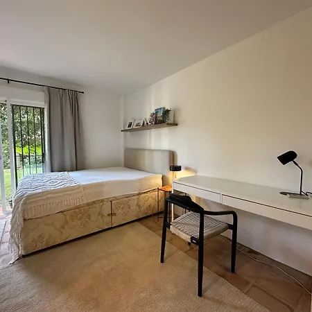 Prázdninový dům Bianca Elegant 4br Beachside Near Golf, Restaurants & Puerto Banus Estepona