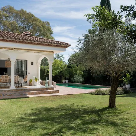 Prázdninový dům Bianca Elegant 4br Beachside Near Golf, Restaurants & Puerto Banus