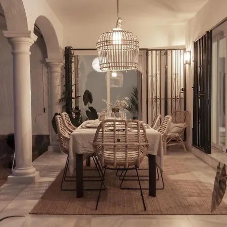 Bianca Elegant 4br Beachside Near Golf, Restaurants & Puerto Banus Prázdninový dům Estepona