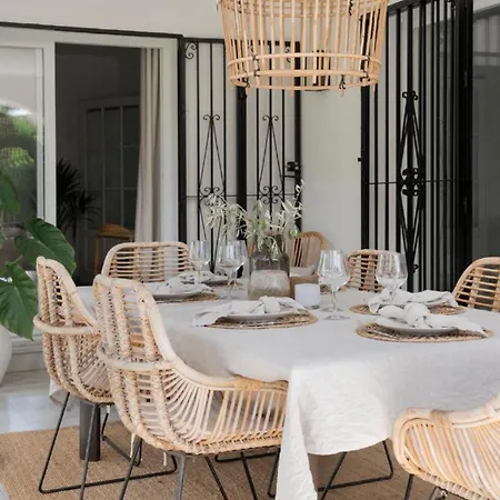 Bianca Elegant 4br Beachside Near Golf, Restaurants & Puerto Banus *