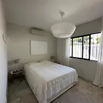 Bianca Elegant 4br Beachside Near Golf, Restaurants & Puerto Banus エステポナ