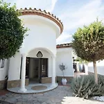 Bianca Elegant 4br Beachside Near Golf, Restaurants & Puerto Banus エステポナ