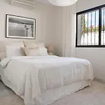 Bianca Elegant 4br Beachside Near Golf, Restaurants & Puerto Banus * エステポナ