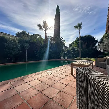 別荘 Bianca Elegant 4br Beachside Near Golf, Restaurants & Puerto Banus エステポナ