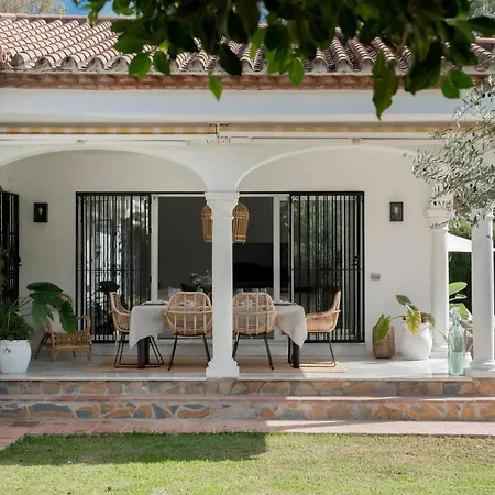 Bianca Elegant 4br Beachside Near Golf, Restaurants & Puerto Banus Prázdninový dům Estepona